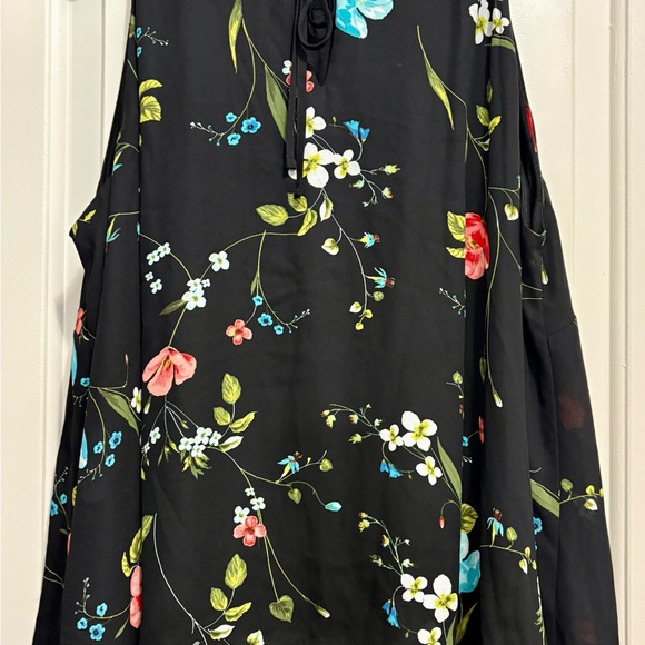 Floral Black Sleeveless Top - Picture 3 of 6